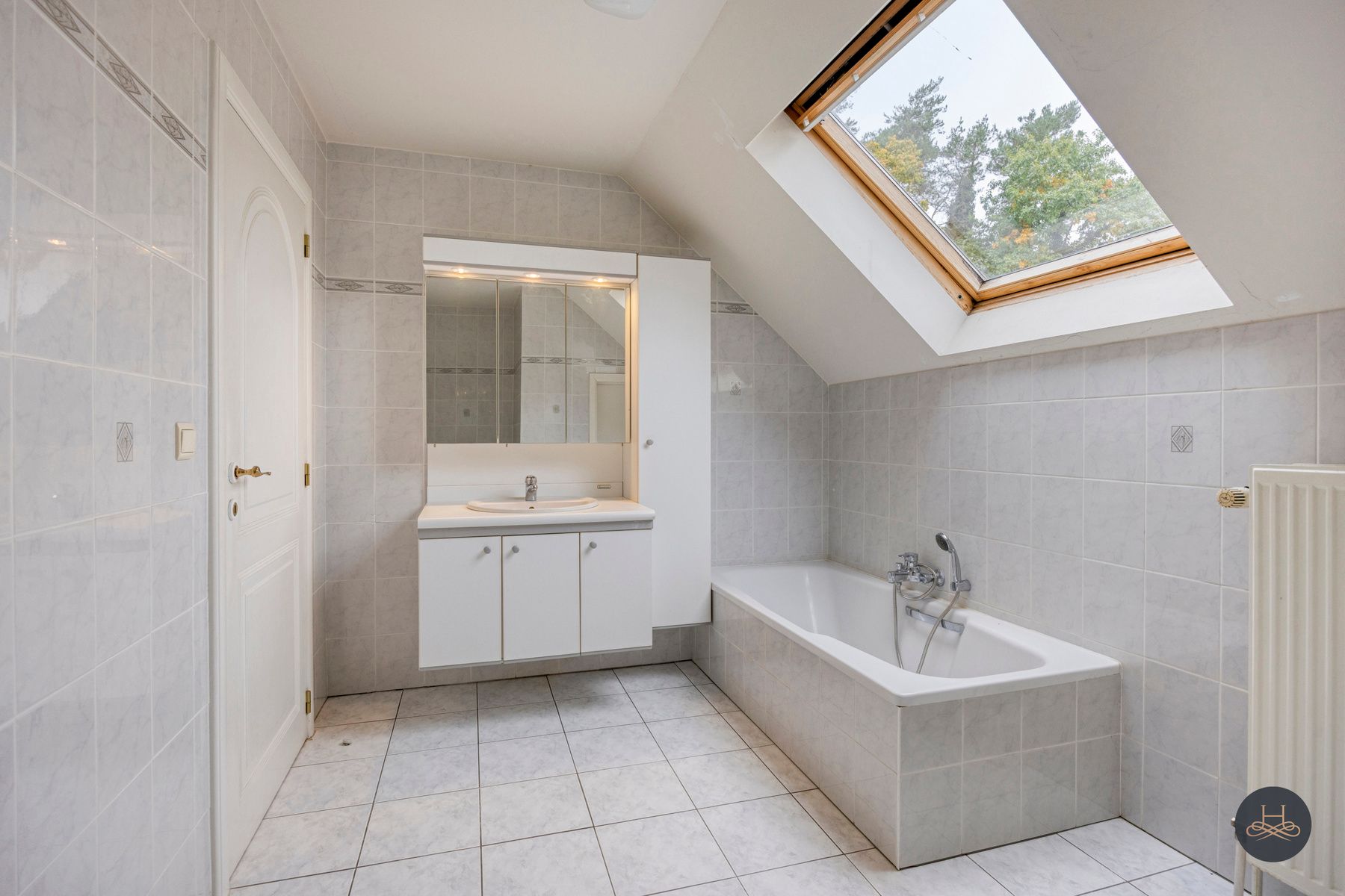 Ruime woonst met achterliggende loods - aandelenoverdracht foto 22