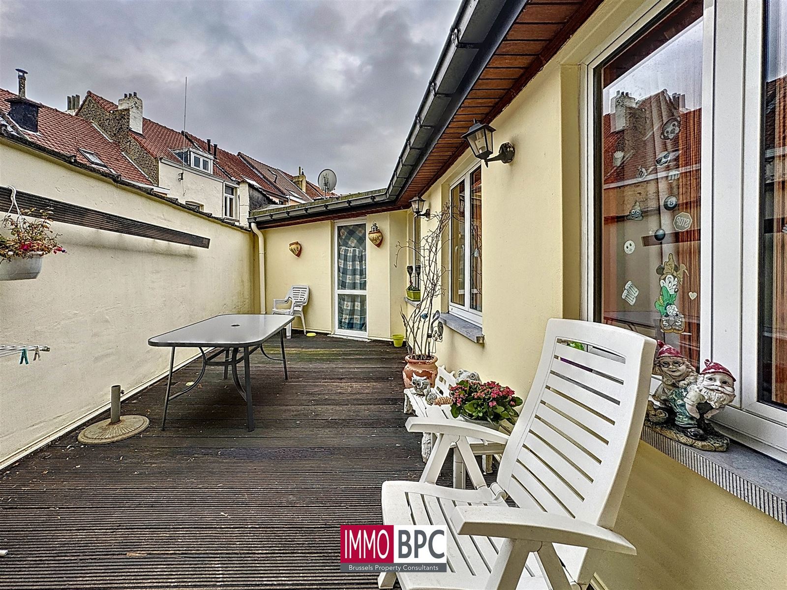 Magazijn van 200 m² + appartement van 150 m² (3 slk) + terras van 20 m² foto 6