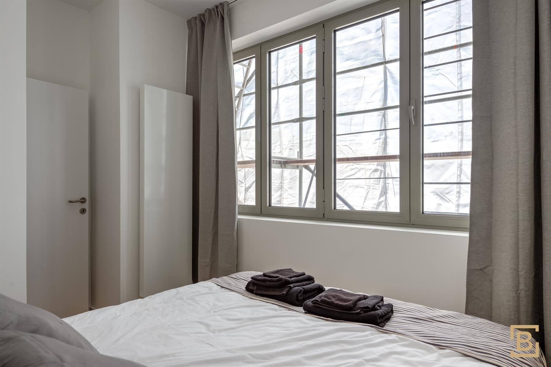 Modern gemeubeld appartement met drie slaapkamers en terras.  foto 11