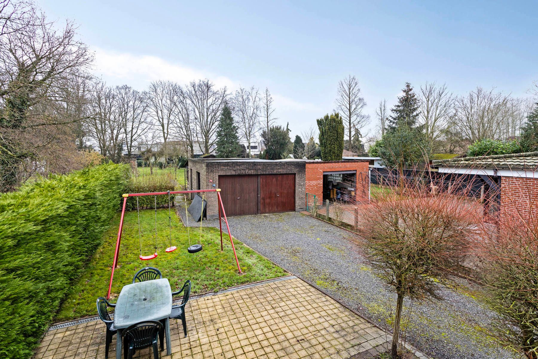 Gezinswoning met 3 slpk, grote tuin, garage en staanplaatsen foto 18