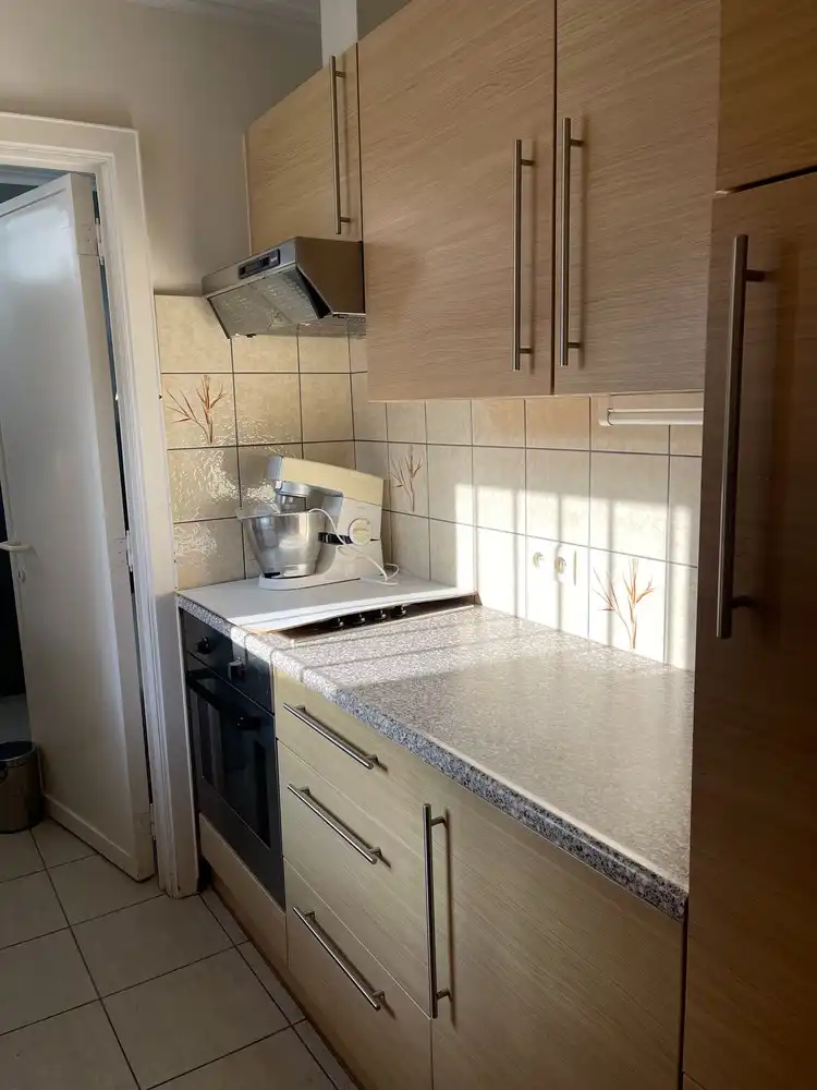 Handelsgelijkvloers met koer en bovengelegen appartement foto 14