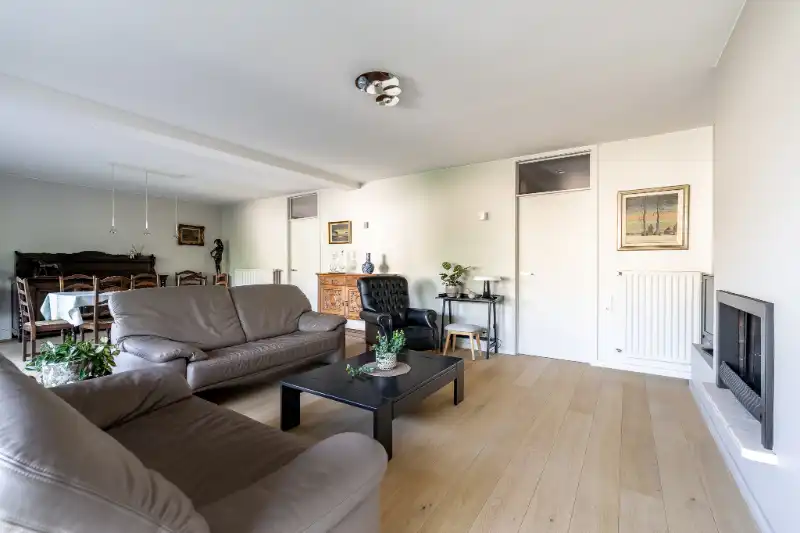 Unieke en ruime woning met geïntegreerd kantoor, 4 slpks en zuidgerichte tuin foto 12