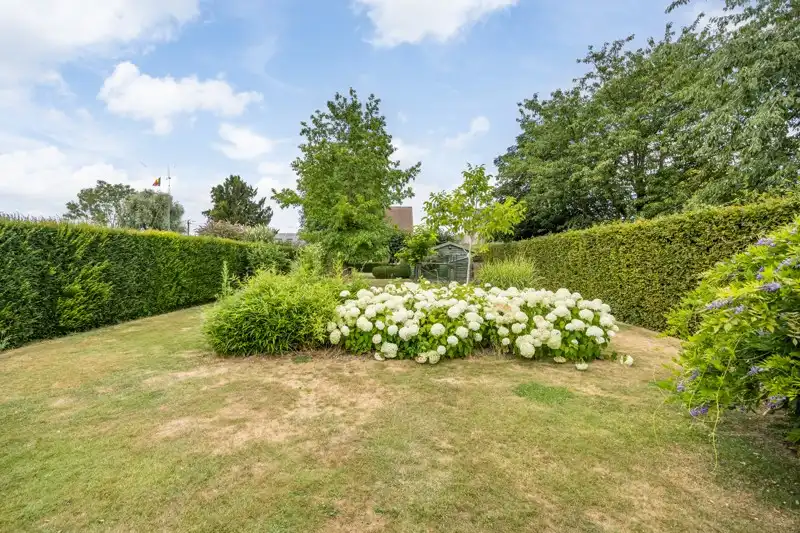 Luxueuze, halfopen bebouwing met 3 slaapkamers, inpandige garage en een prachtige tuin foto 34