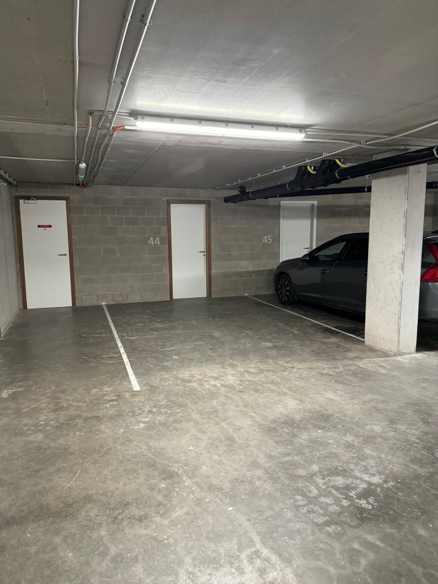 Ondergrondse parkeerplaats in het centrum foto 3