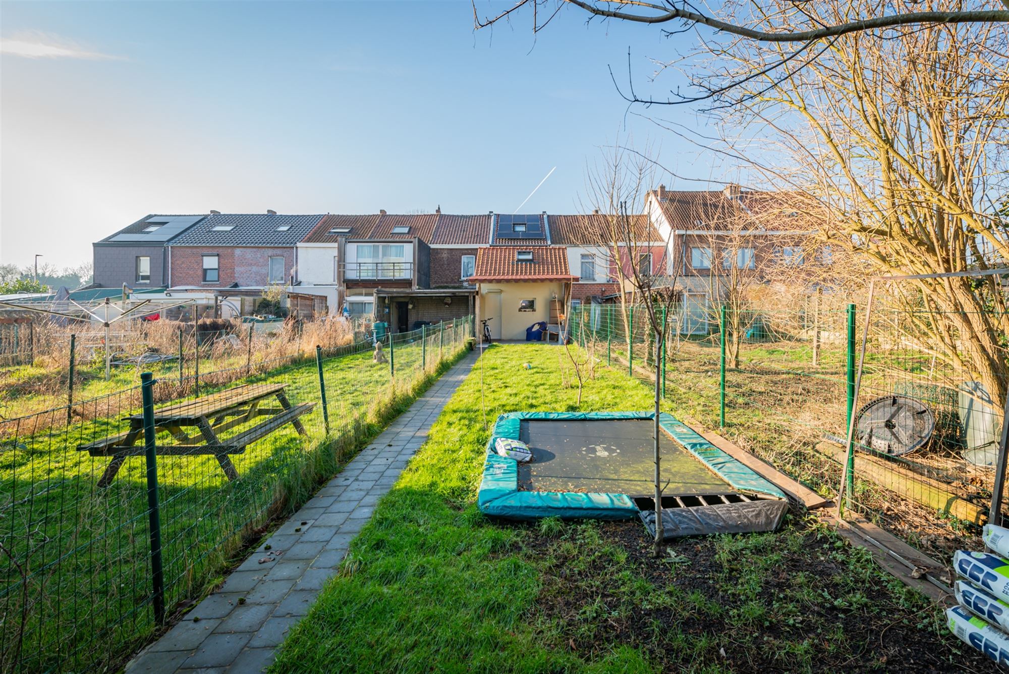 Gerenoveerde woning met 3 slaapkamers foto 24