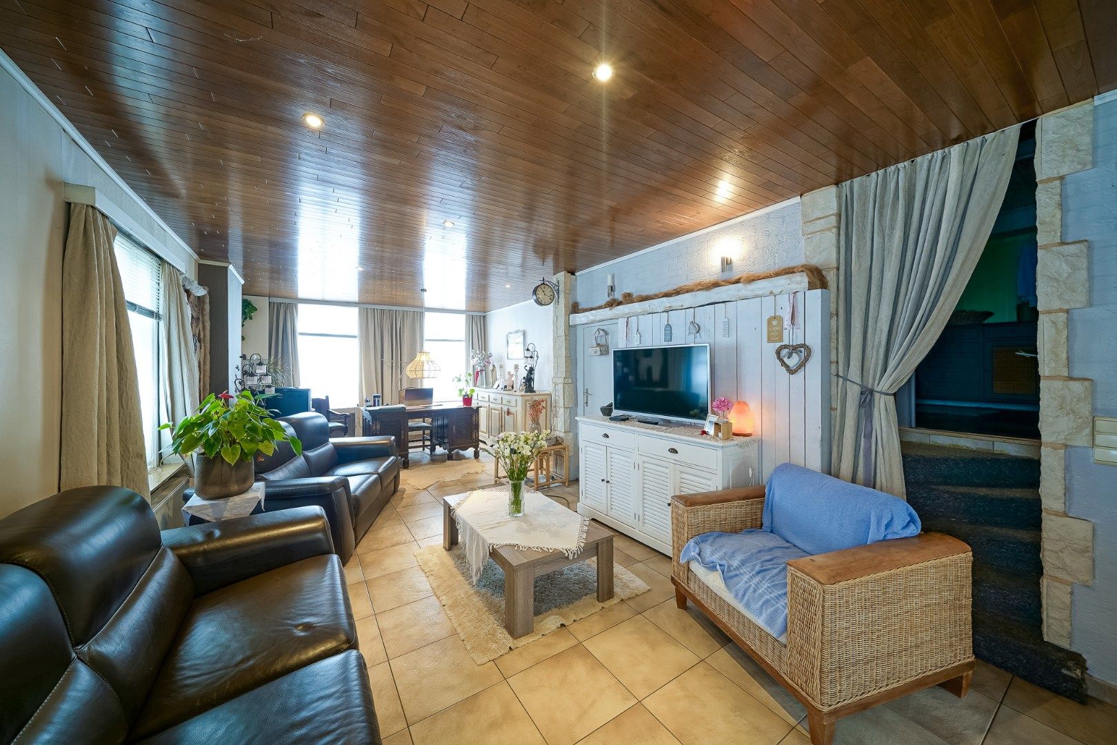 Ruime woning met drie slaapkamers - met loods/garage  foto 7