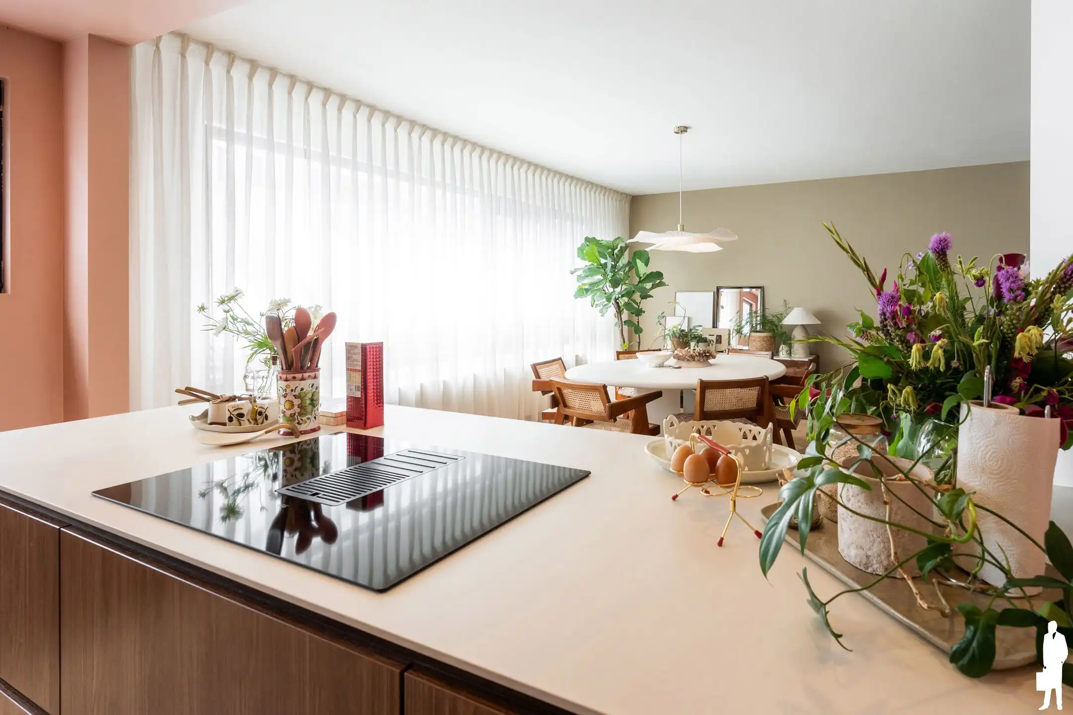 Gerenoveerd appartement met 2 slpks, tuin en autostaanplaats foto 5