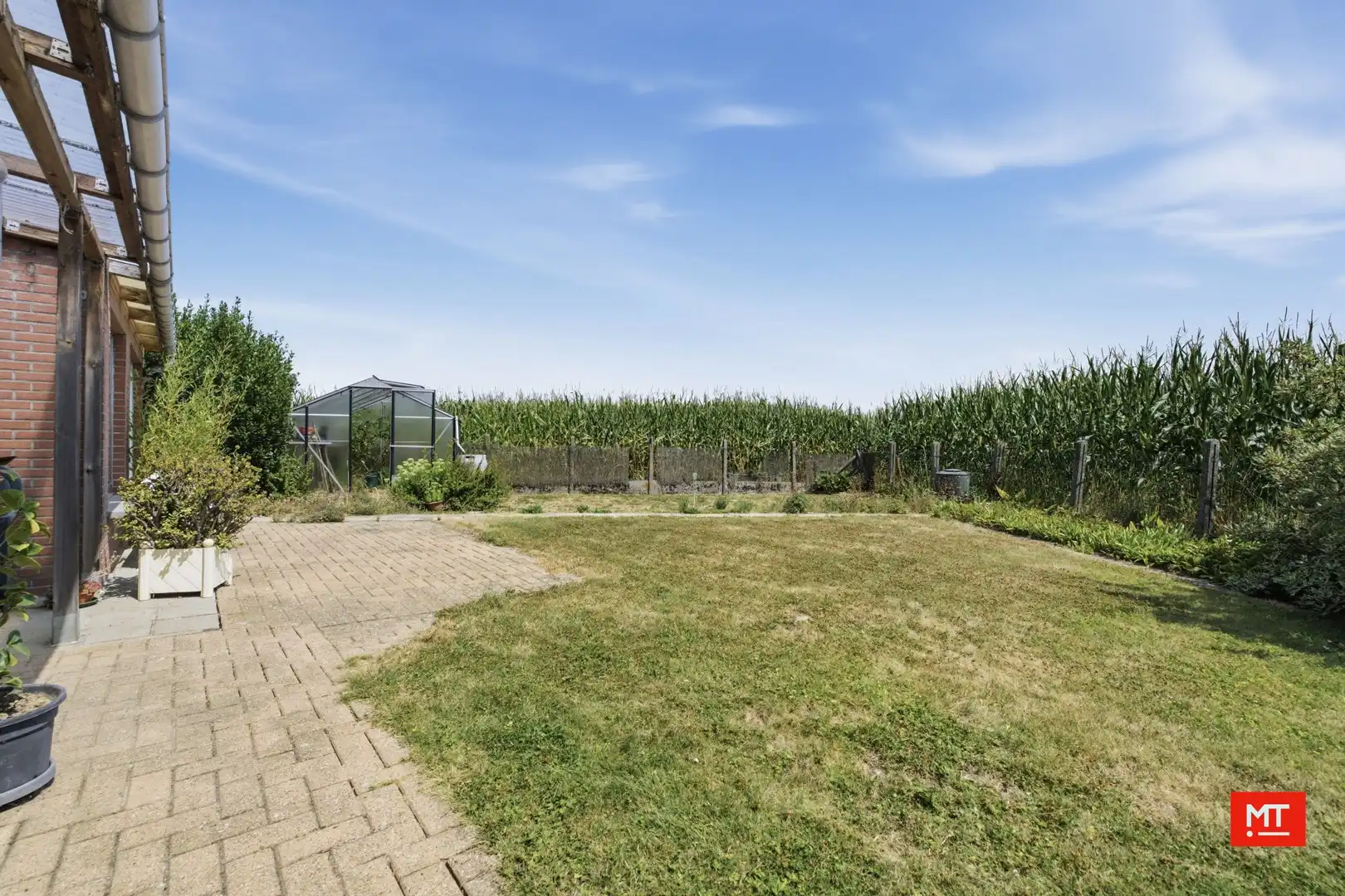 Te renoveren alleenstaande woning op een landelijke locatie in Wijtschate foto 6