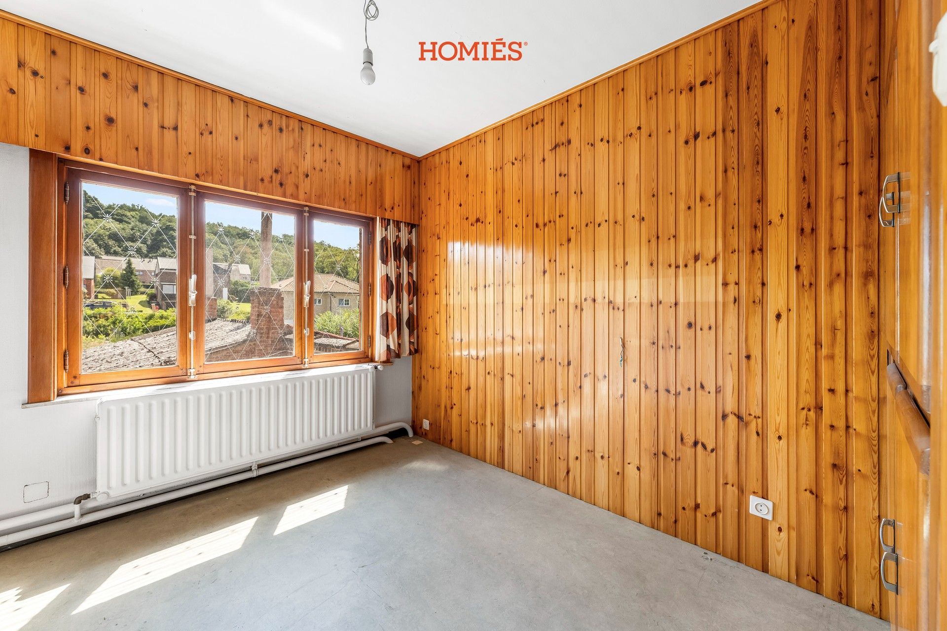 Te renoveren woning met veel potentieel foto 13