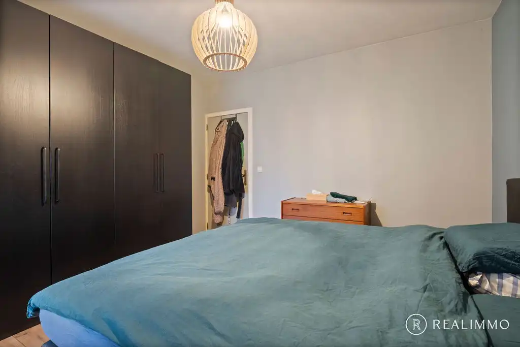 Ruime, lichtrijke woonst met 3 slaapkamers en garage foto 9