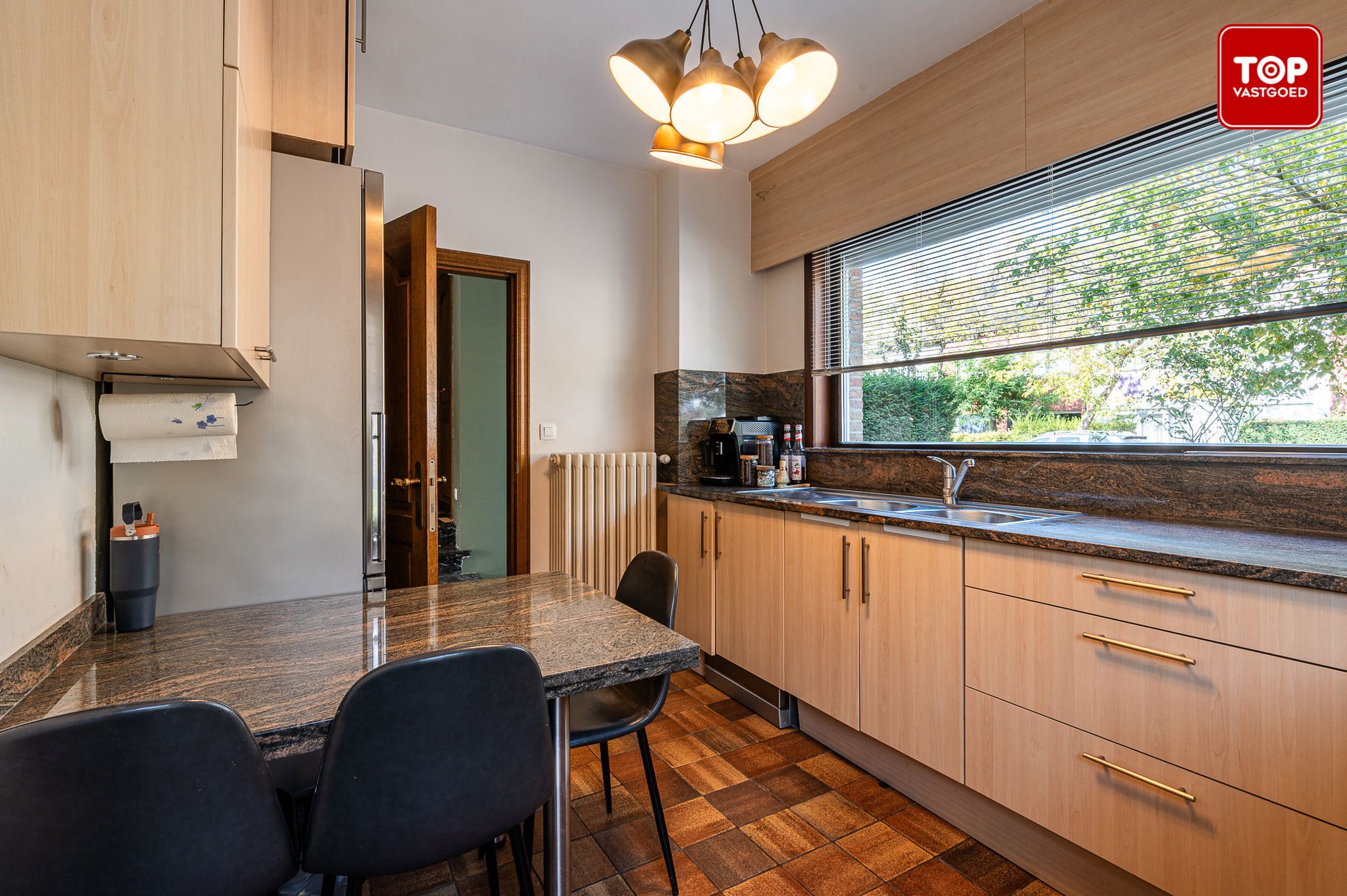 Instapklare halfopen bebouwing met drie slaapkamers foto 4