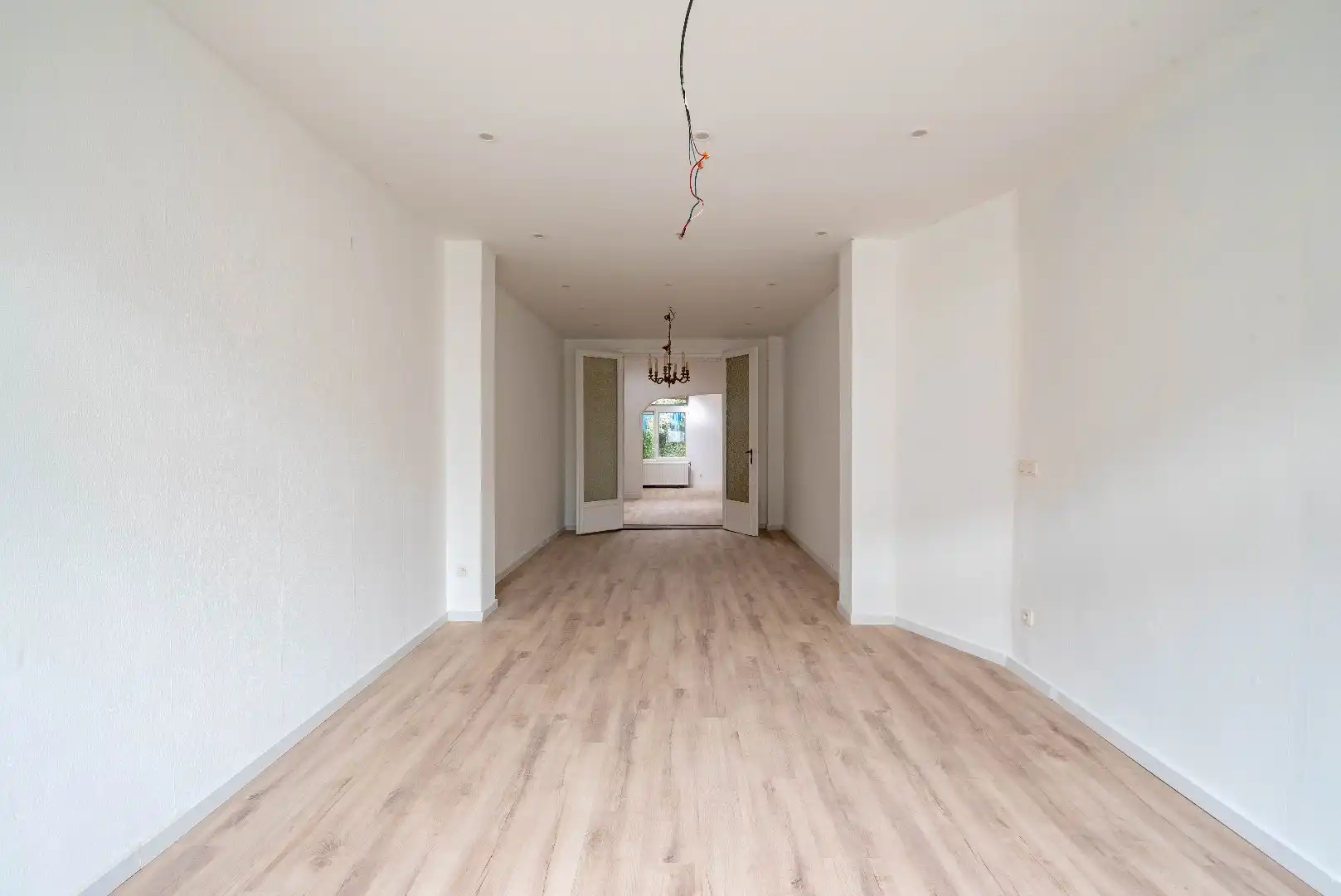 Ruim en recent vernieuwd gelijkvloers appartement met tuin op de Lakborslei foto 4