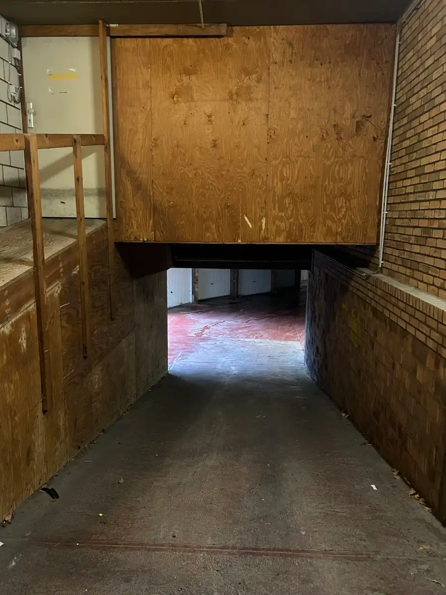 Uniek!! Uiterst ruime ondergrondse garagebox foto 3