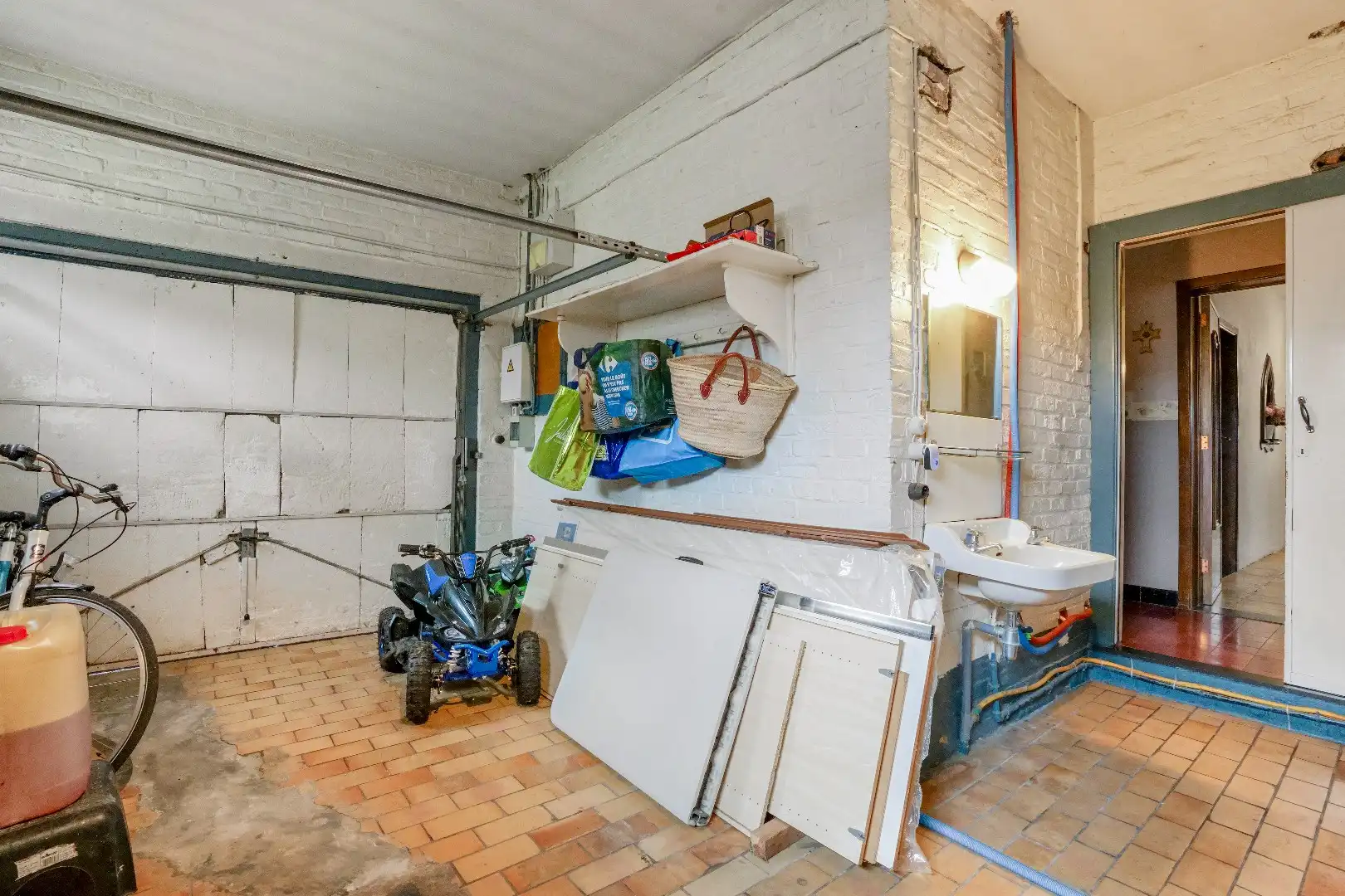 Op te knappen karakteristieke hoekwoning, 4 slpk, (EPC-label C) gelegen aan het Haspengouwse landschap. foto 38