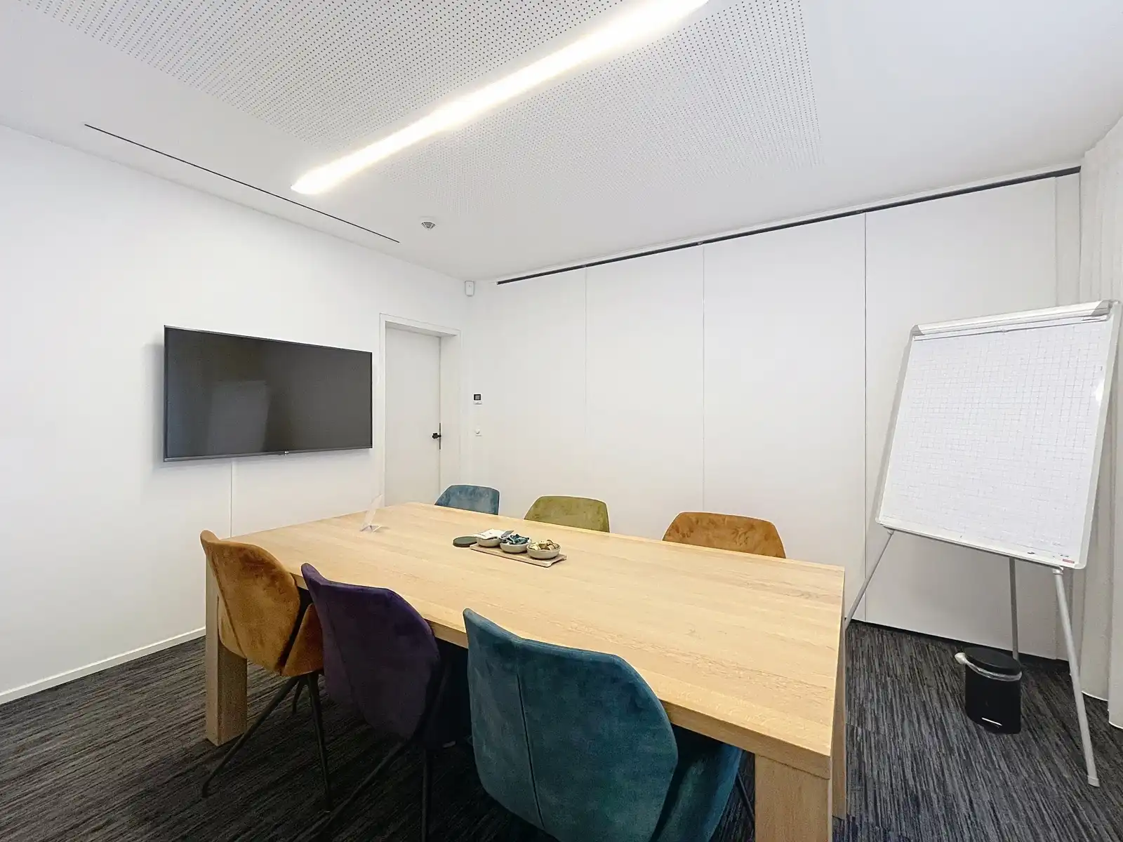 Duplex-kantoorruimte met 6/9 werkplekken in dienstencentrum. foto 17