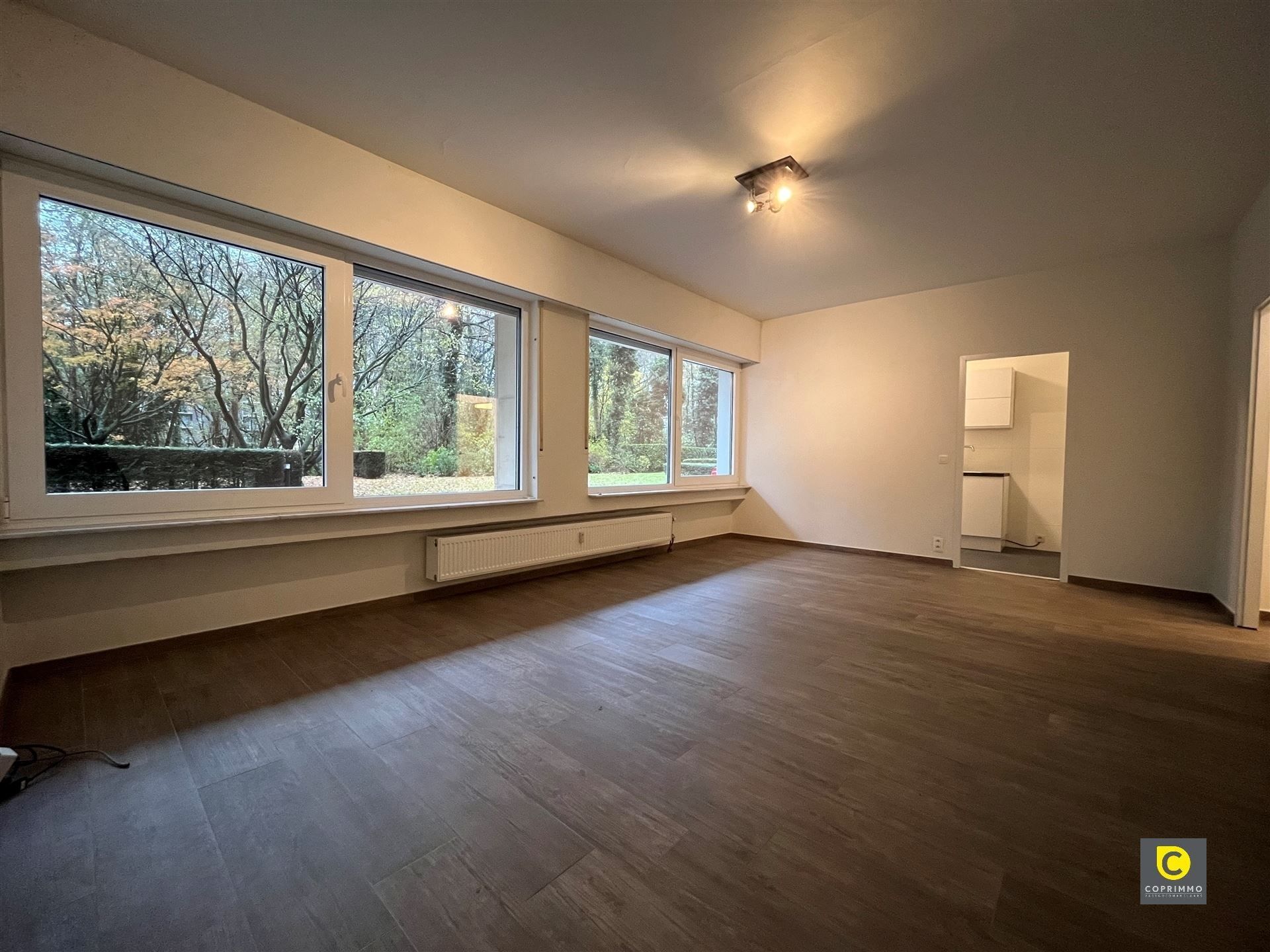 Instapklaar gelijkvloersappartement met 1 SLPK foto {{pictureIndex}}