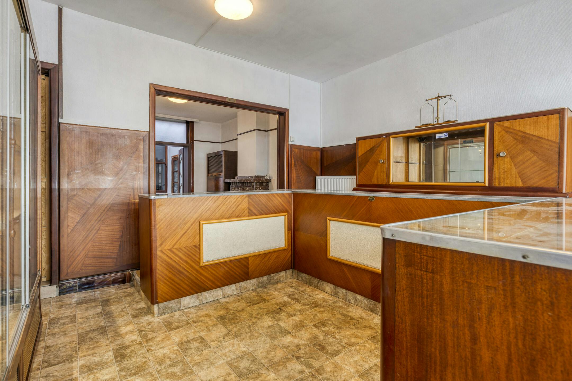 Handelshuis met achterhuis te koop in Antwerpen centrum foto 2