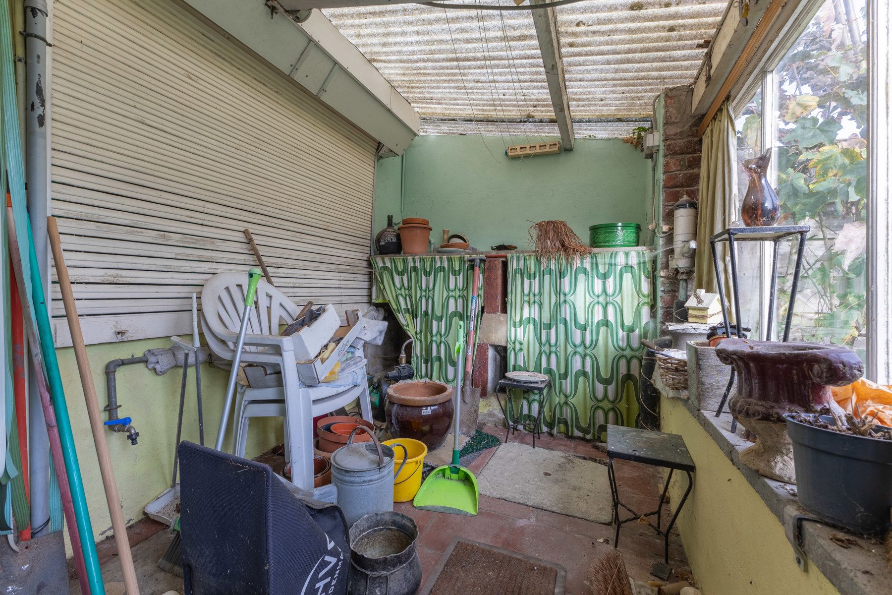 Te renoveren woning met tuin en garage foto 13