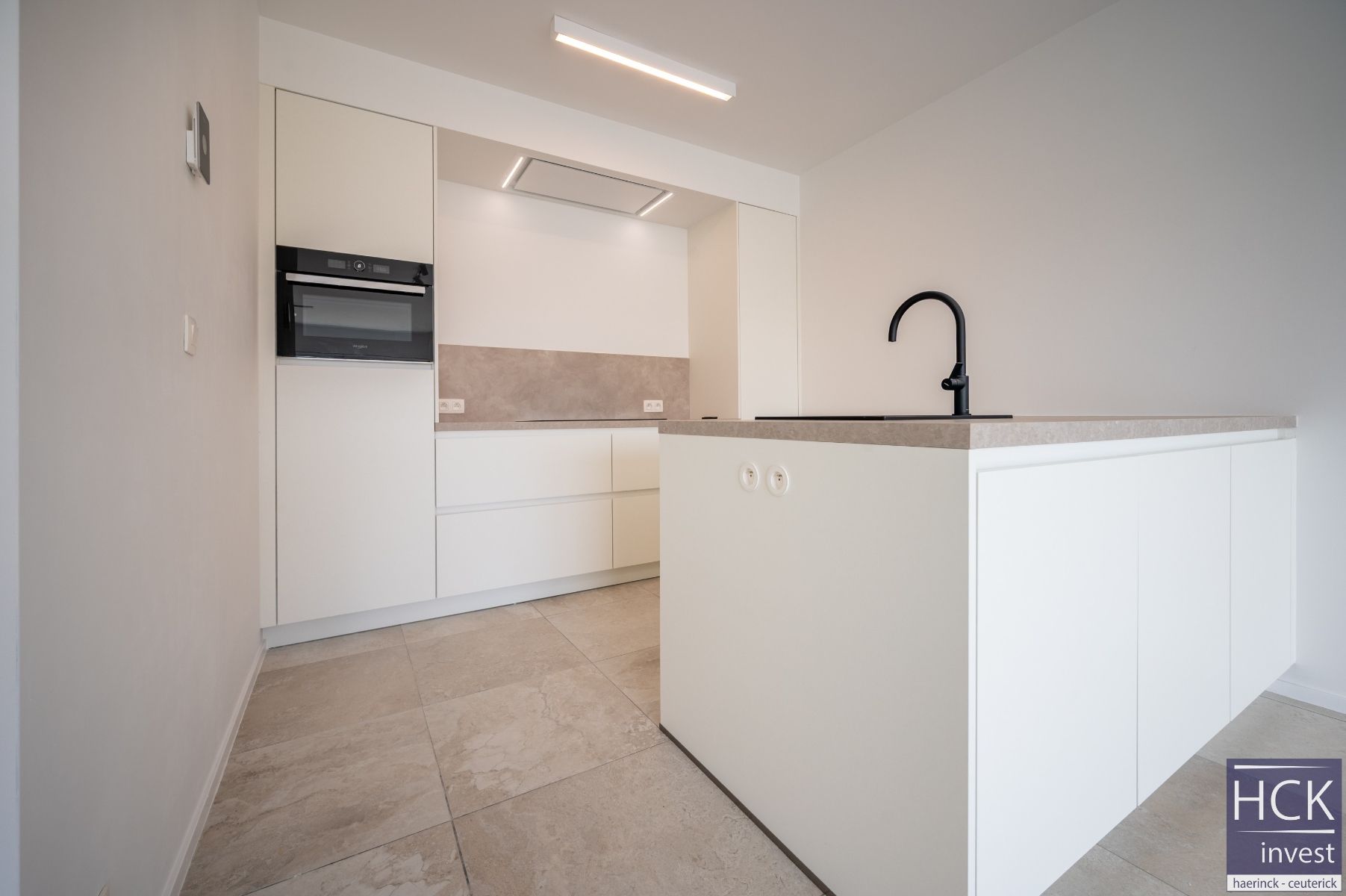 WAREGEM - Prachtig gerenoveerd appartement met 2 SLPK. en terras foto 6