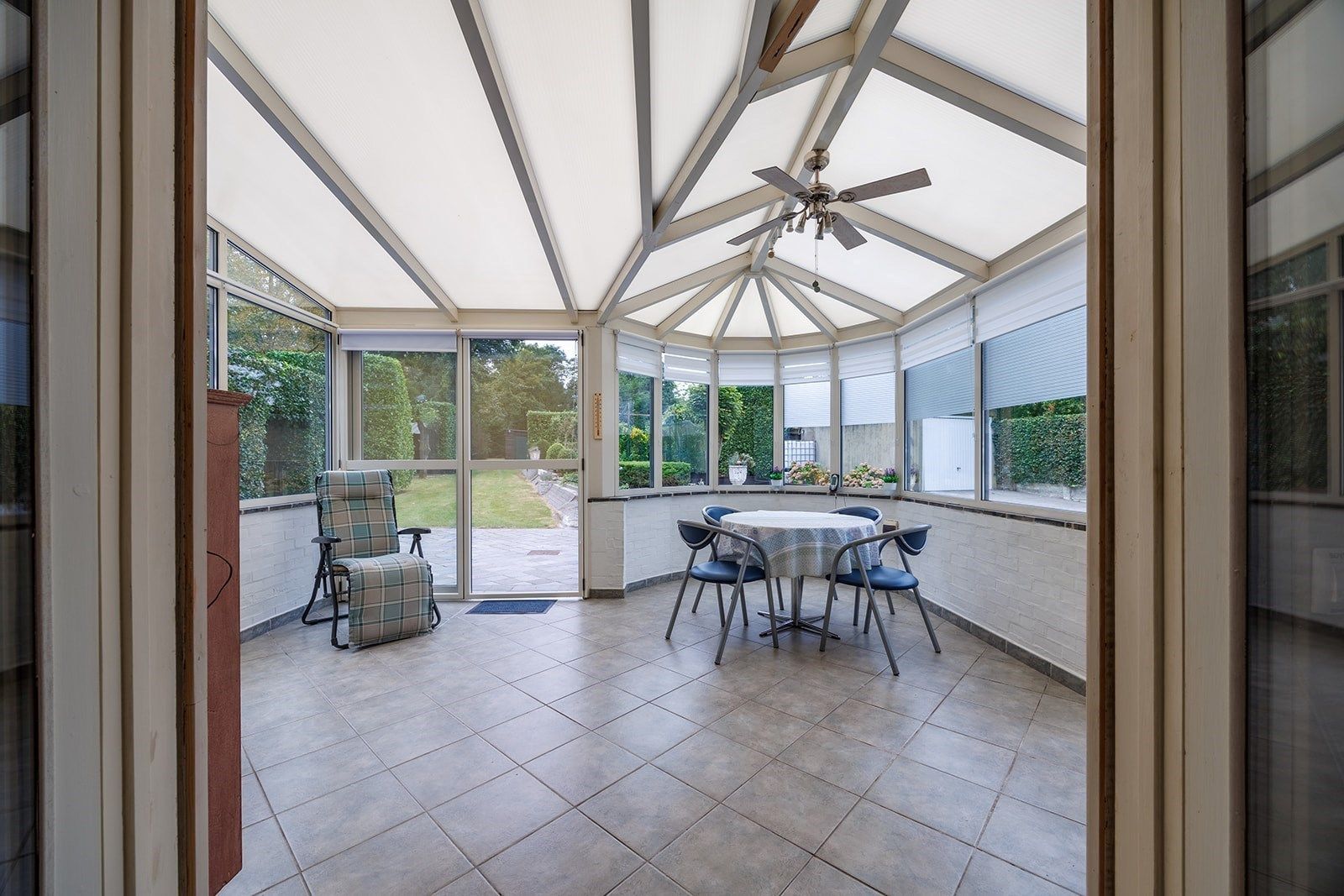 Woning met parktuin, aan het kanaal met opslagplaats van ca. 60m² foto 13