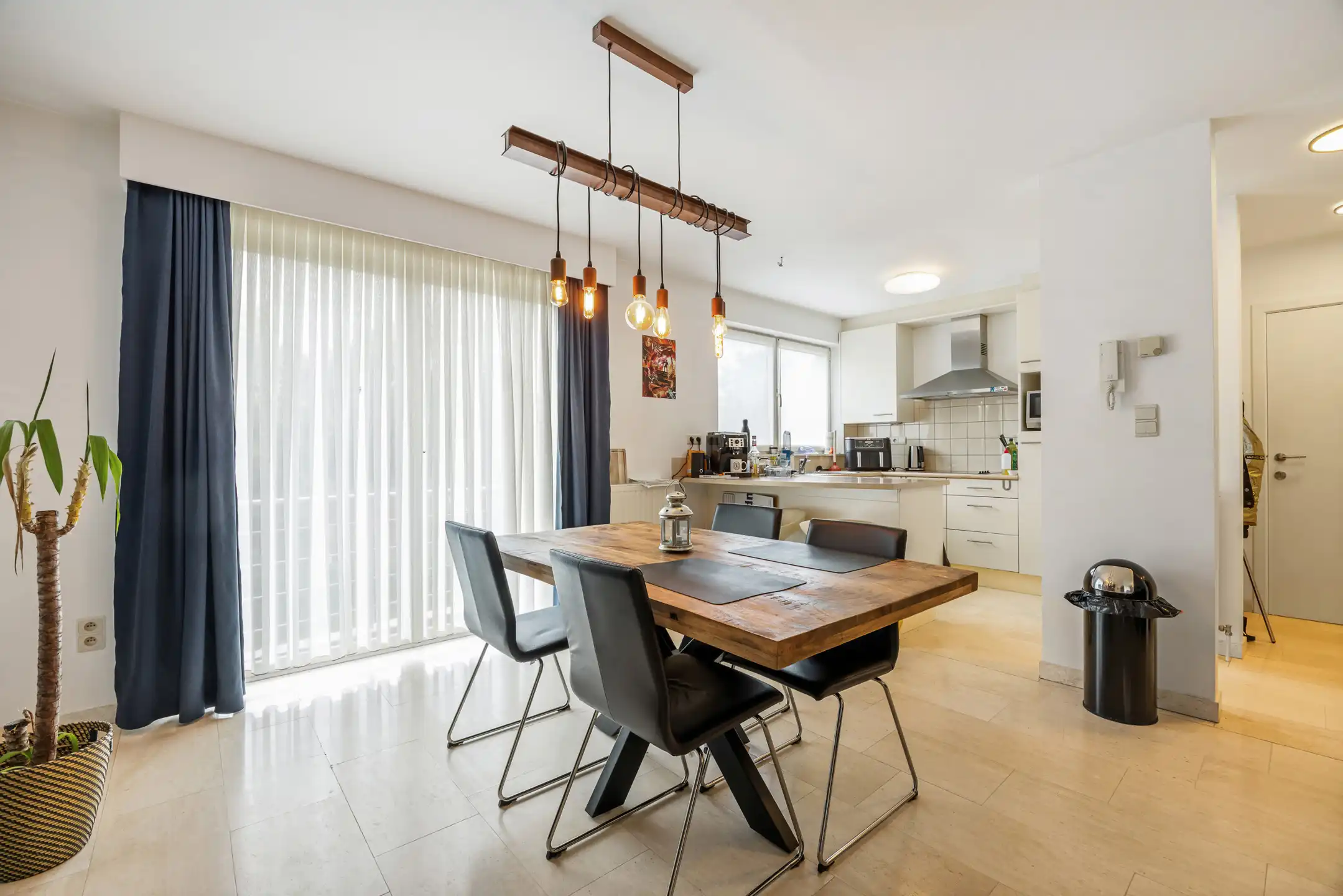 Centrale residentie met handelsruimte te Bilzen foto 27