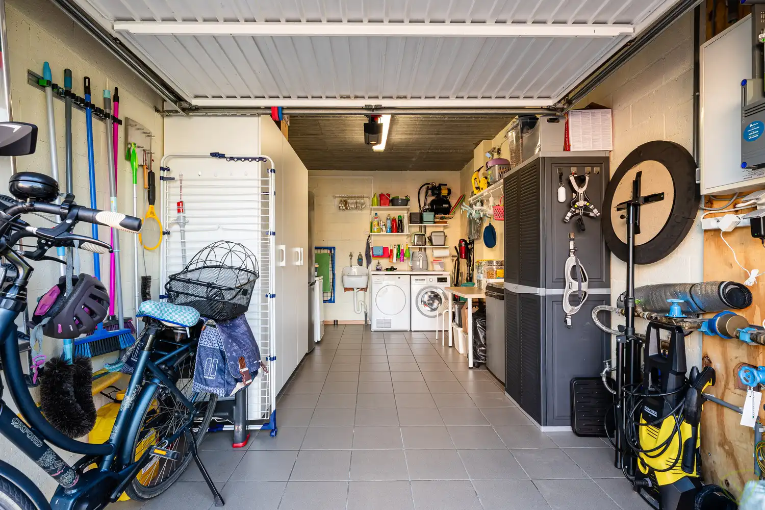 Moderne gezinswoning te koop in Eeklo met 3 slaapkamers, garage en zolder, perfect voor comfortabel wonen! foto 16