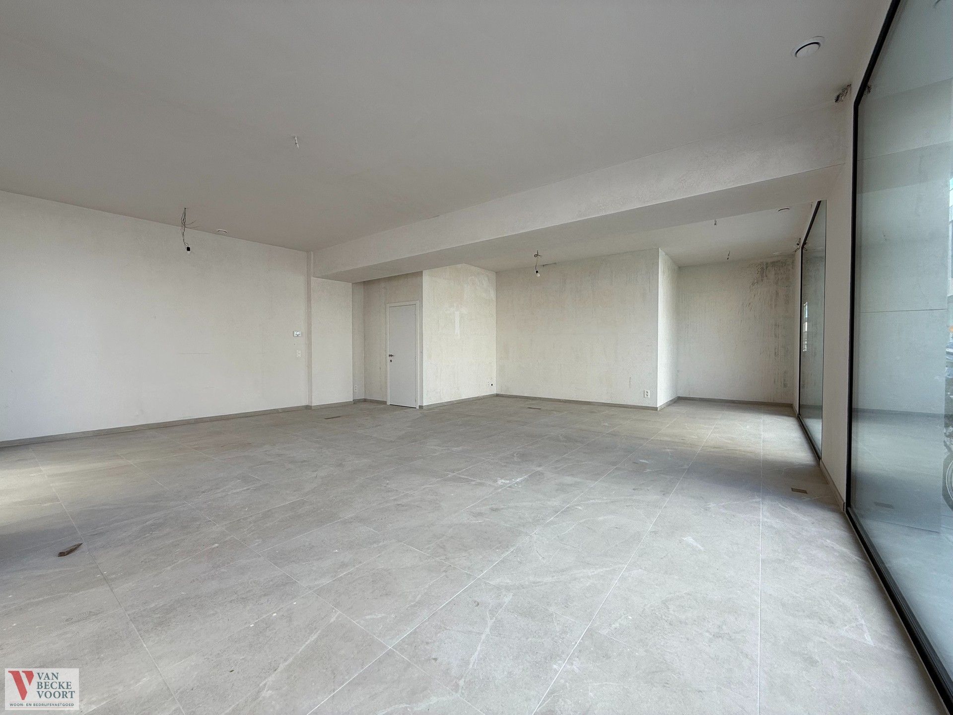 Handelsgelijkvloers 75m² in nieuwbouwresidentie foto 4