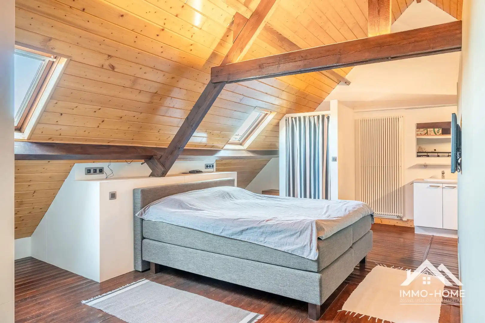 Héél erg ruime gerenoveerde woning met garage nabij centrum Lokeren! foto 17