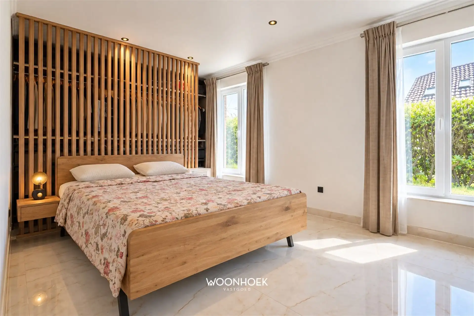 Gerenoveerde villa met bureau en 6 slaapkamers! foto 14