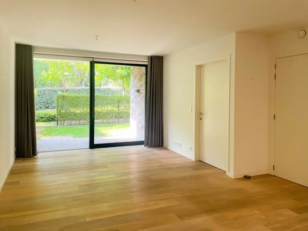 service flat met 1 slaapkamer en tuin + mogelijkheid tot parkeerplaats foto 2
