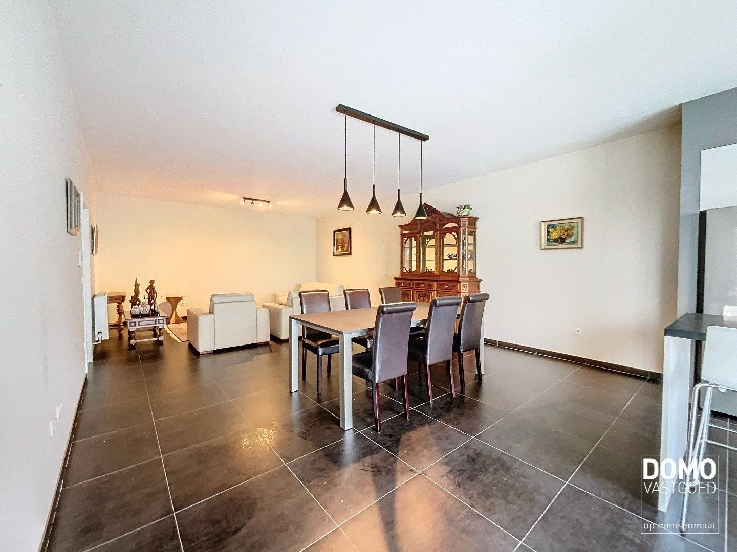 Ruim appartement met tuinterras, garage en 2 slaapkamers in Hasselt foto 6