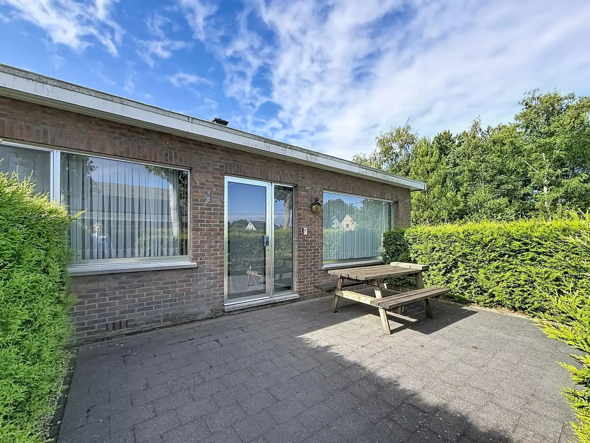 Te renoveren gelijkvloerse woning met 3 slaapkamers op een ruim perceel. foto 28
