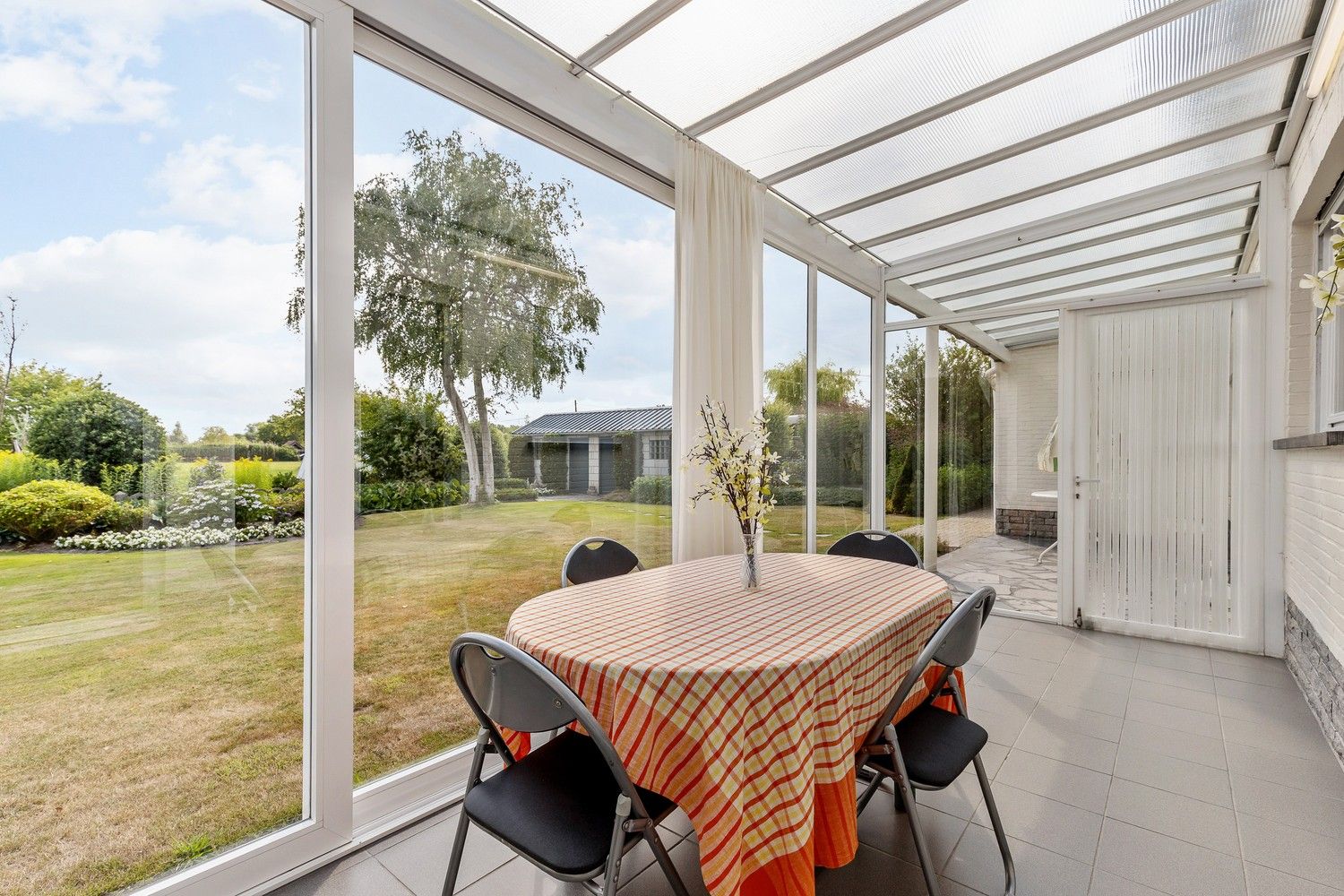 Perfect onderhouden woning met 4 Slpkrs op 1469m2 met zicht op de velden foto 16