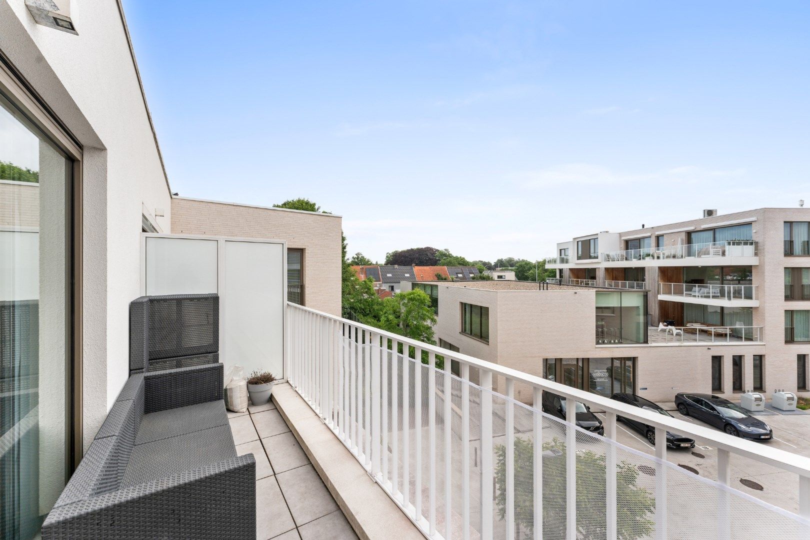 Recent 2-slpk appartement met terrassen op topligging te Sint-Michiels foto 3