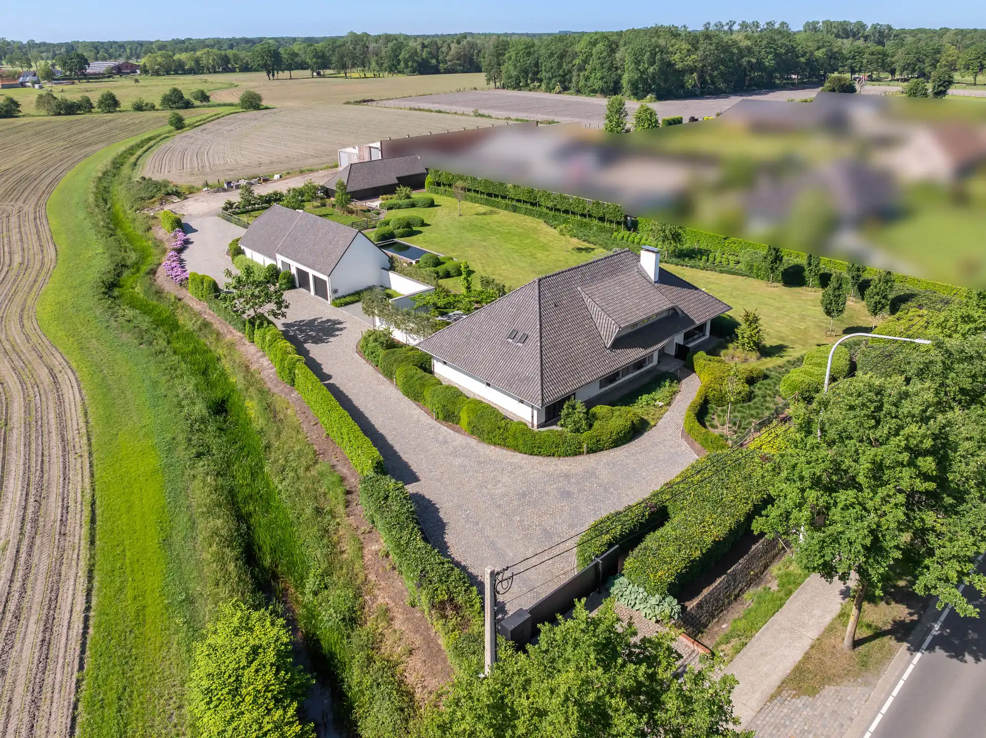 Luxueuze villa met bijgebouw en mogelijkheid tot aankoop achtergelegen weilanden.  foto 29