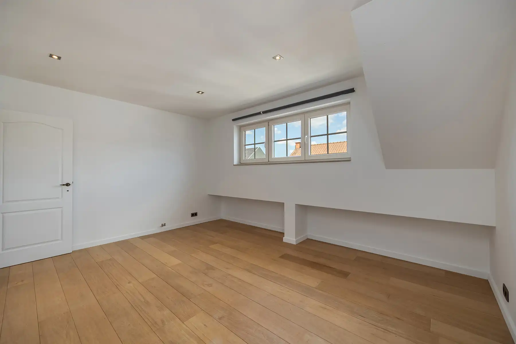 Uitstekend gelegen, ruime woning met zonnige tuin foto 9