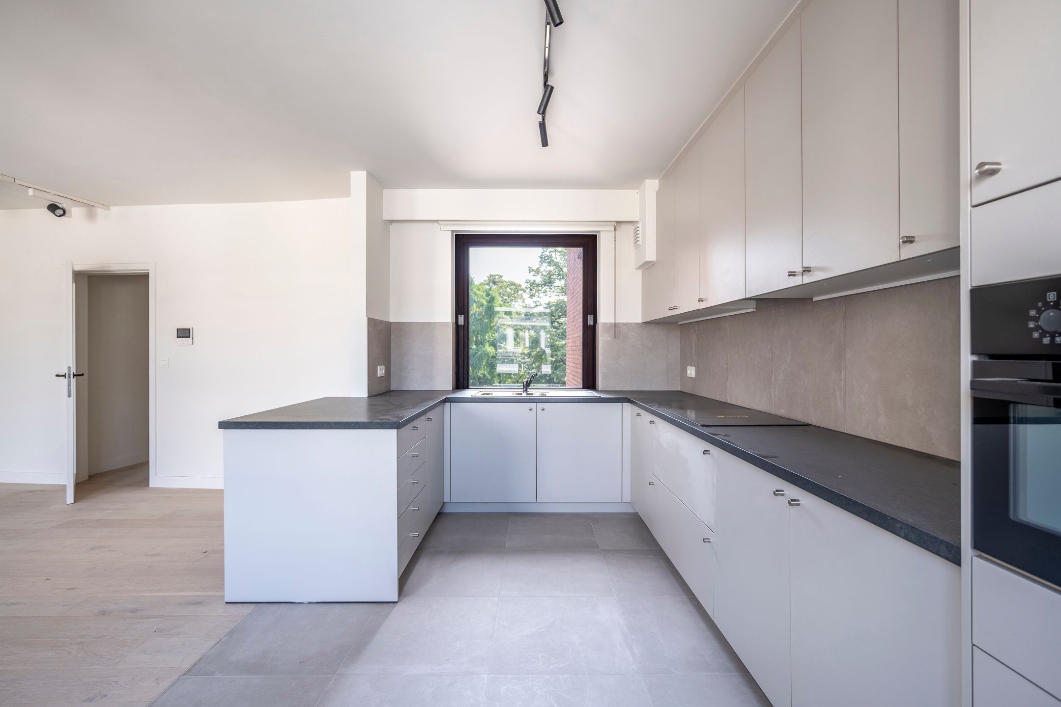 Gerenoveerd appartement 148m² met  groot zonneterras  foto 7