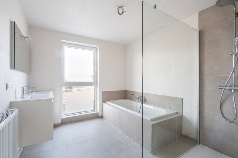 Instapklare nieuwbouwwoning met zonnige tuin te Roeselare foto 12