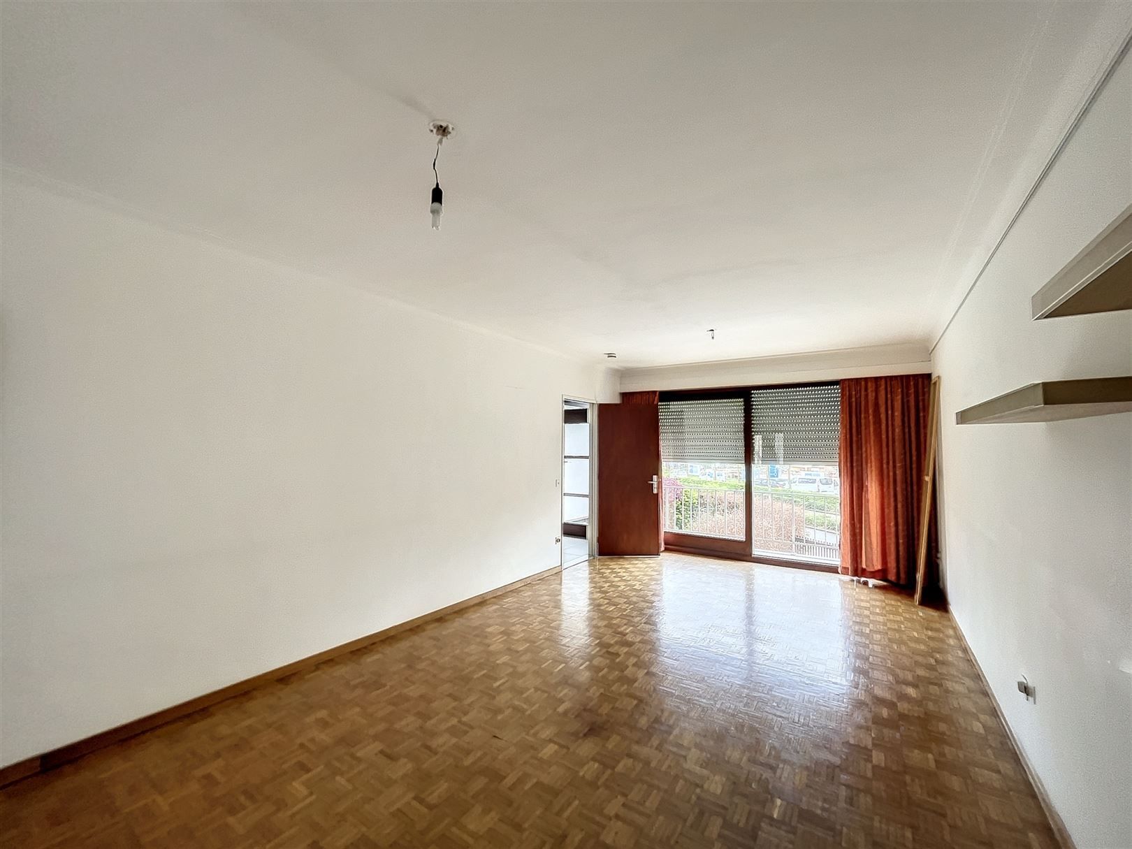 Centraal gelegen, instapklaar twee slaapkamer appartement foto 2