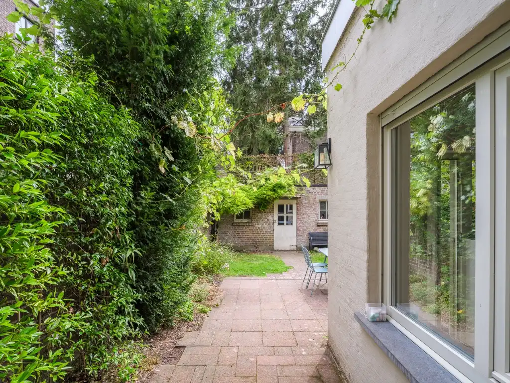 Karaktervolle burgerwoning (225 m²) met romantische tuin, gelegen in de gegeerde stationsbuurt foto 9