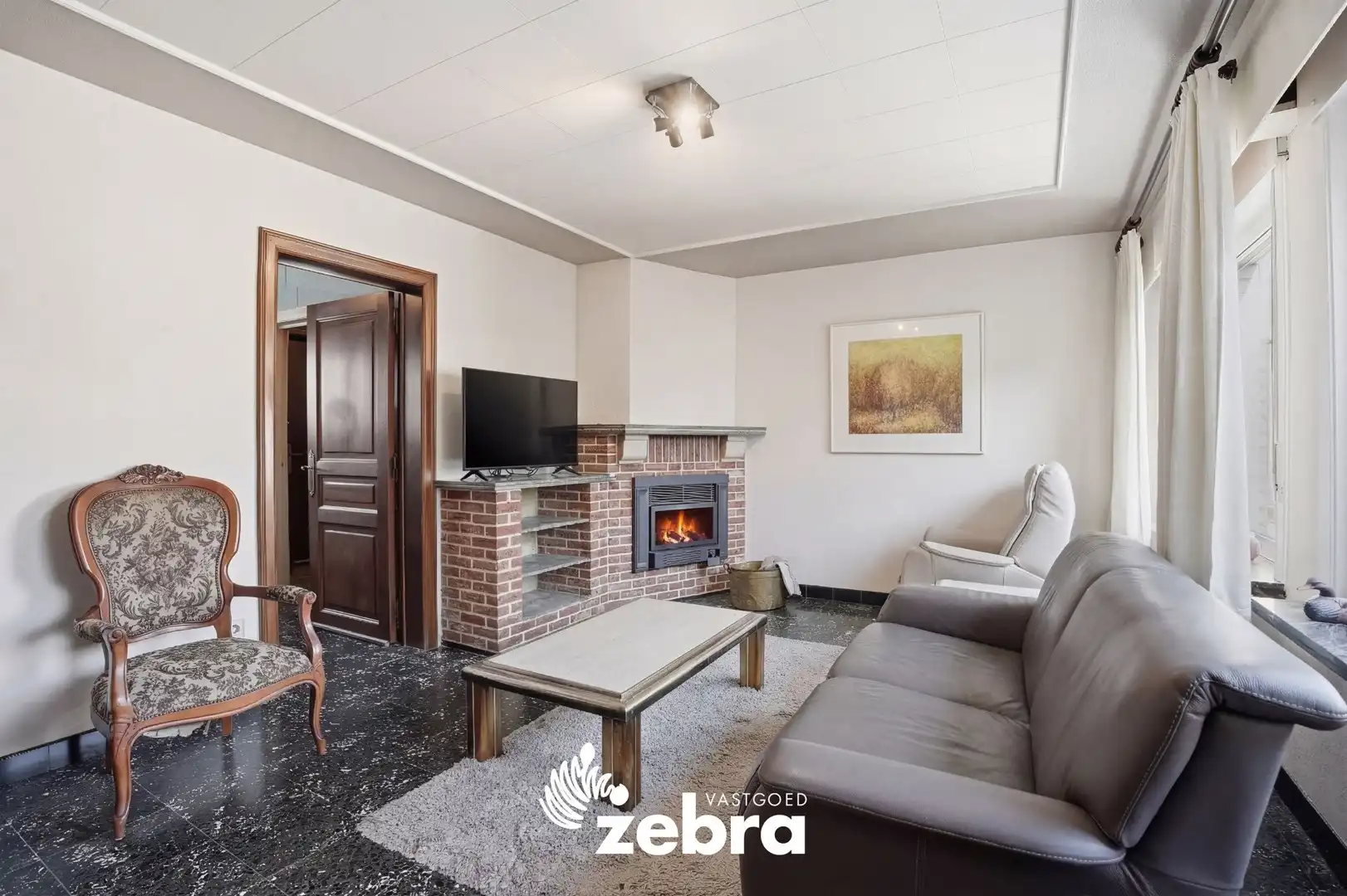 Te renoveren woning met veel potentieel op rustige ligging! foto 3