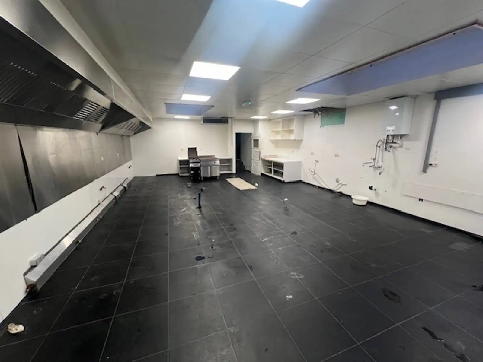 Projectgrond (vroegere feestzaal met woonst en parking) foto 11