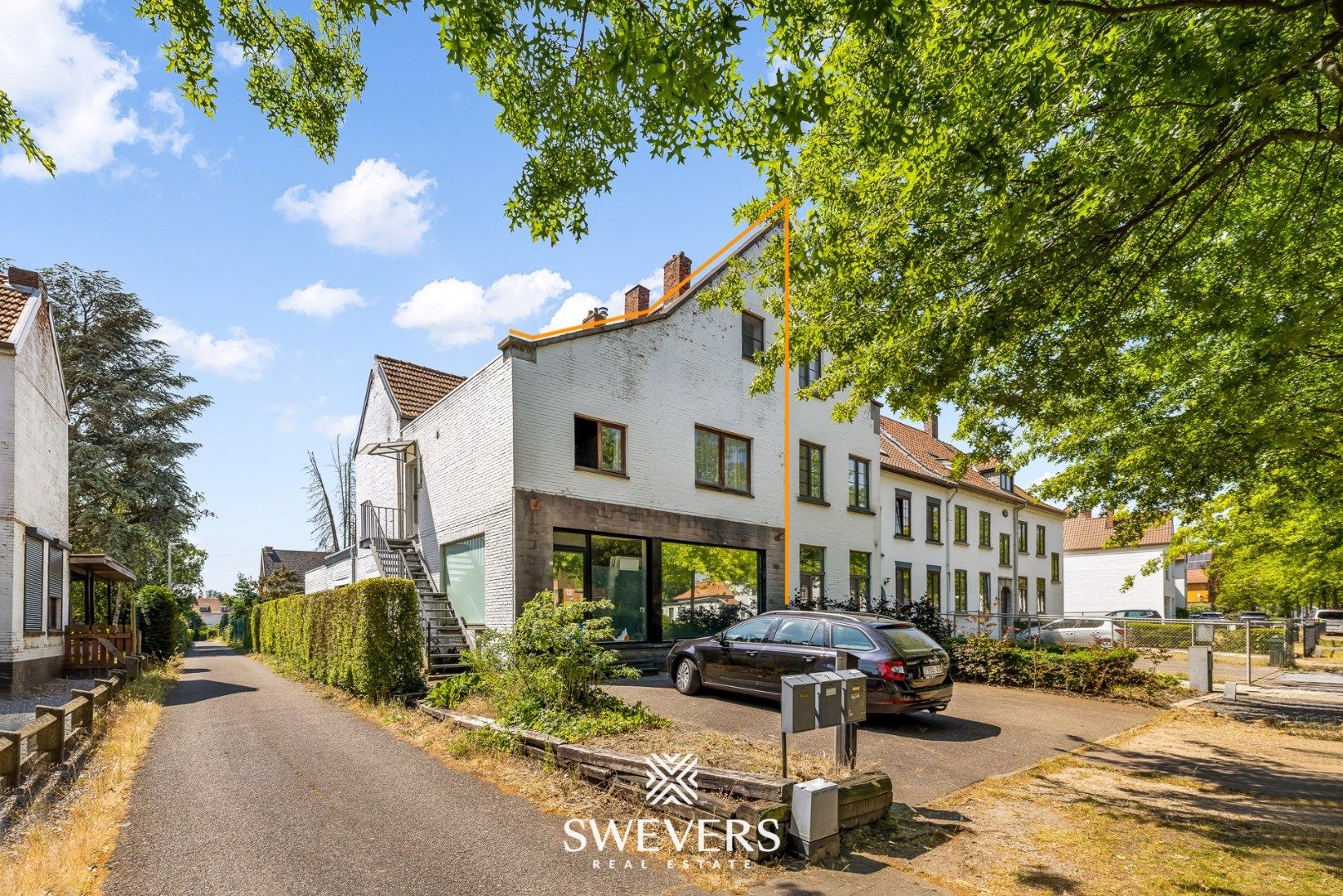 Te renoveren HOB met veel potentieel in centrum Genk foto {{pictureIndex}}