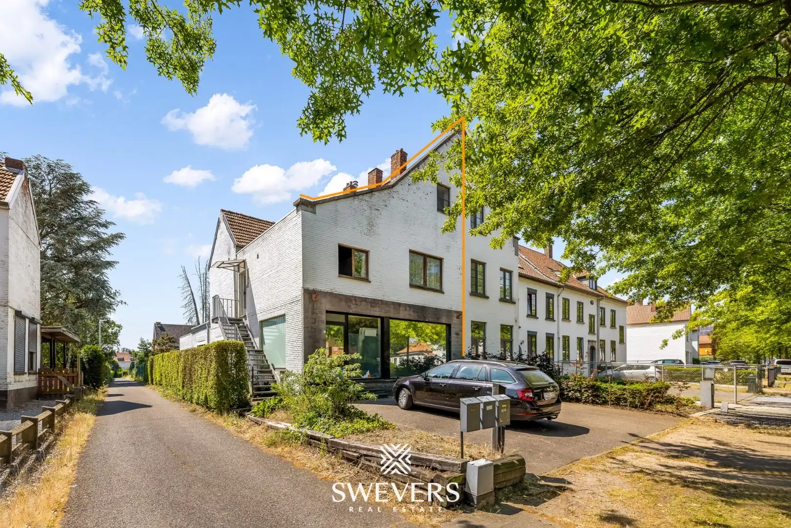 Te renoveren HOB met veel potentieel in centrum Genk foto {{pictureIndex}}