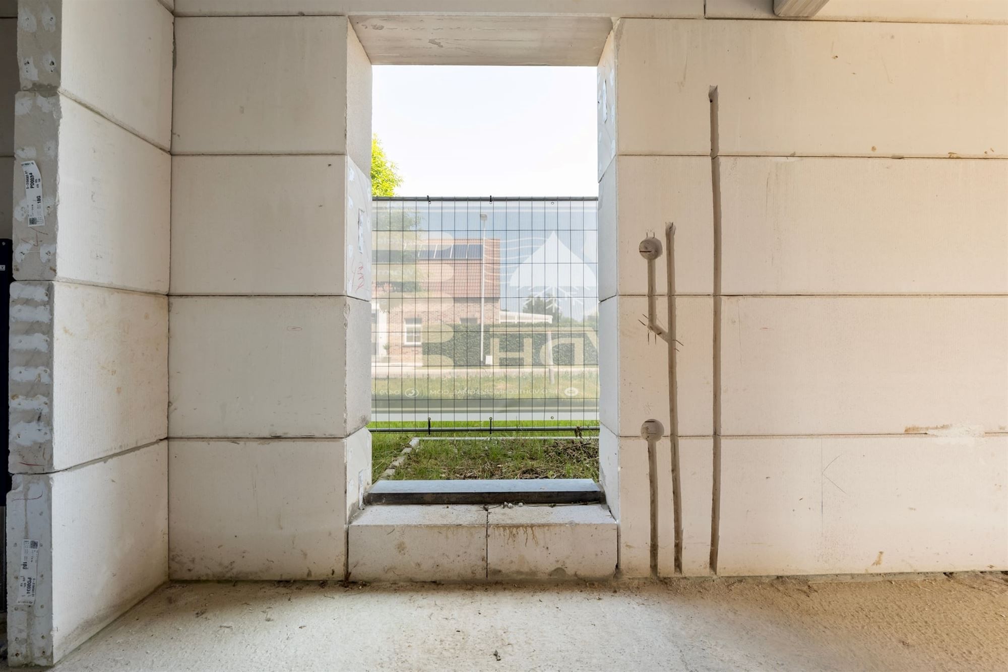 CASCO HALFOPEN BEBOUWING IN MODERNE STIJL MET CARPORT IN ALKEN foto 9