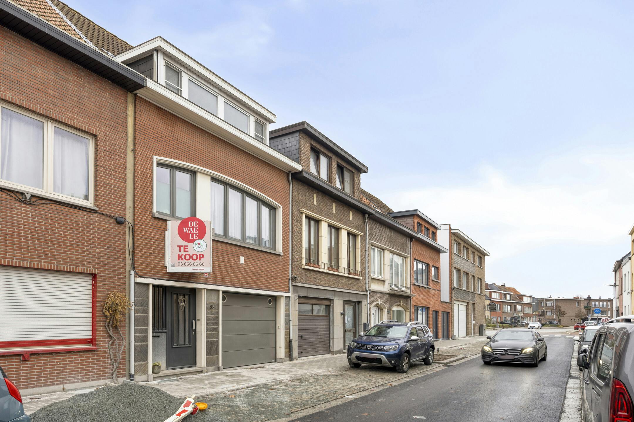 Ruim huis te koop Merksem met garage en zonnige tuin foto 2