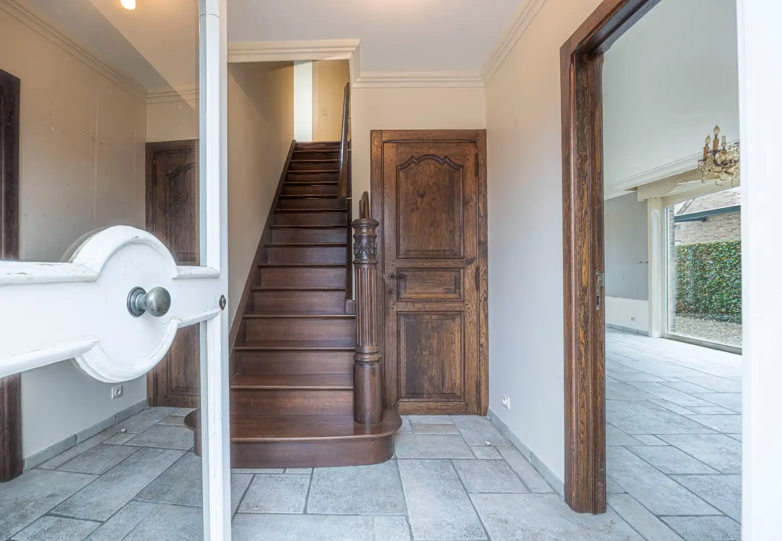 Mooie eigendom op 446 m² met goede locatie - 3 slaapkamers, garage, tuin foto 2