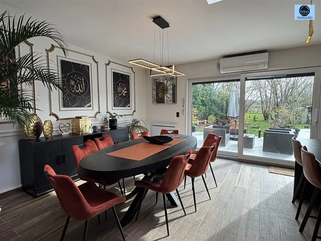 GERENOVEERDE HOB MET GROTE TUIN EN 2 GARAGES foto 6
