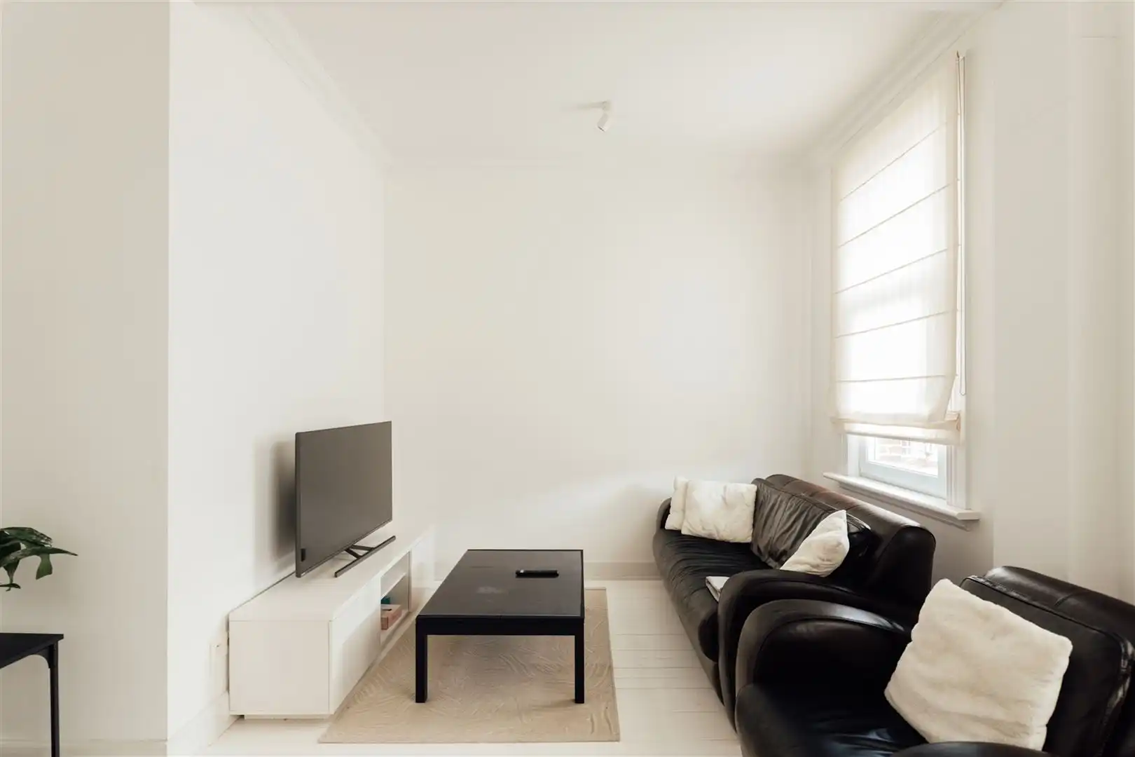 Opbrengsteigendom met praktijk en duplex appartement foto 28