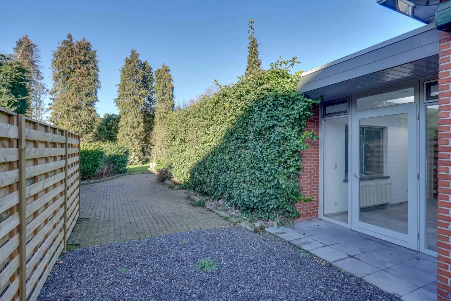 Veelzijdige vrijstaande woning met extra appartement foto 17